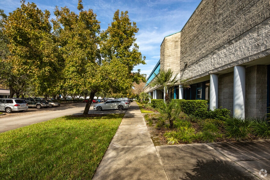 More Photos Of 8507 Benjamin Rd, Tampa Unknown For Lease