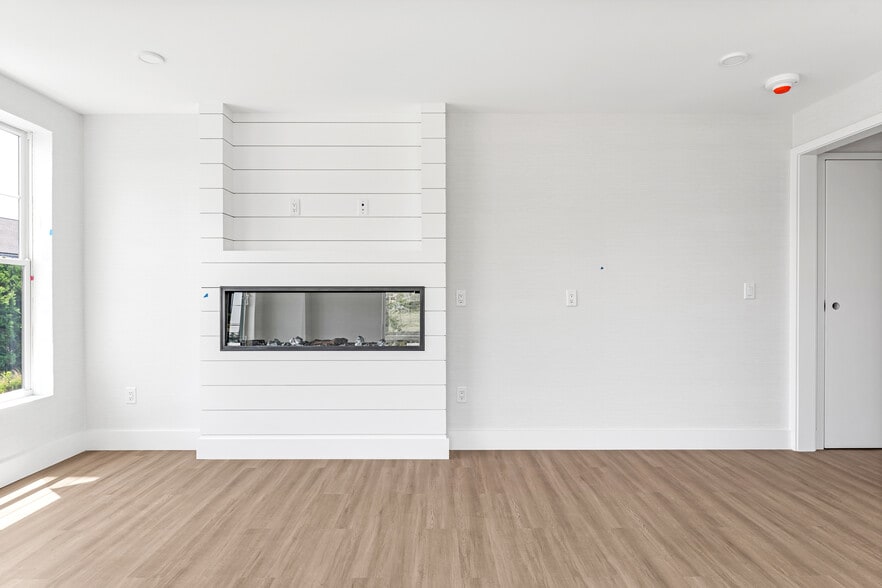 More Photos Of 32 Broadway Ave, Mystic Hotel For Sale