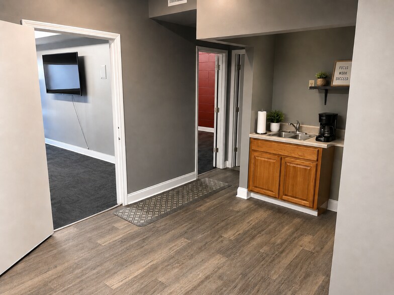 More Photos Of 9013 W Grand Ave, River Grove Office Residential For Lease