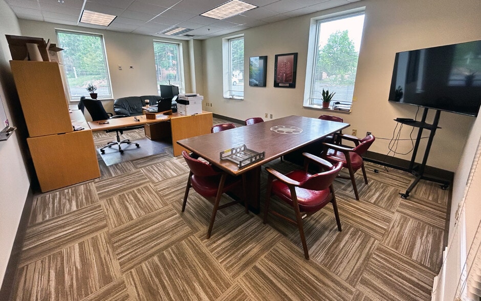 More Photos Of 453 Lincoln St, Carlisle Flex For Lease