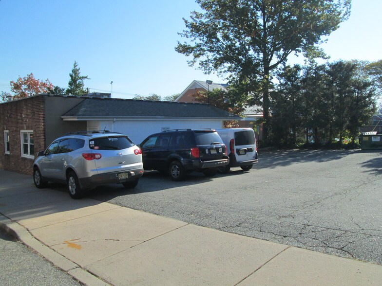 More Photos Of 329 Amboy Ave, Woodbridge Medical For Sale