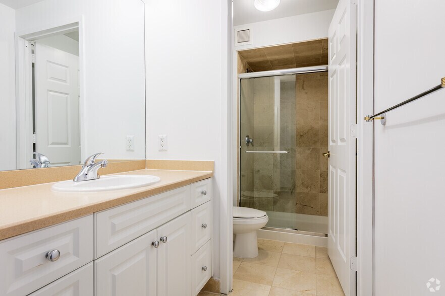 More Photos Of 100 Tower Dr, Edgewater Apartments For Lease