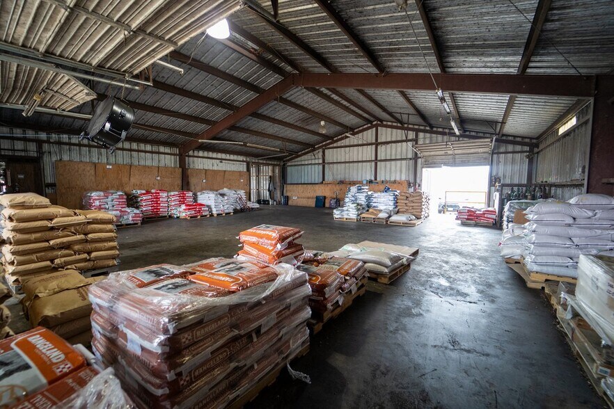 More Photos Of 610 E End St, Goliad General Retail For Sale