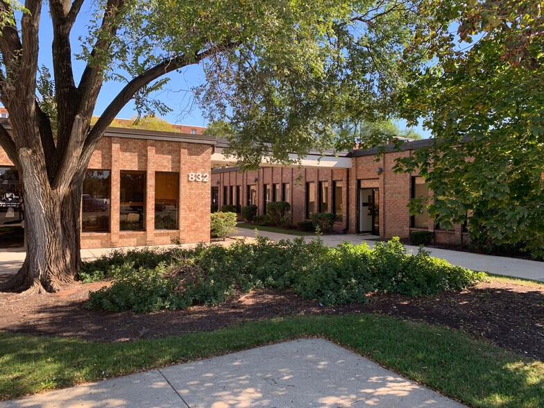 More Photos Of 832 E Rand Rd, Mount Prospect Office For Sale