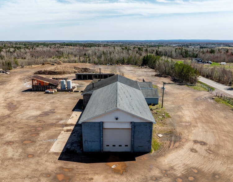 More Photos Of 815 Gorge Rd, Moncton Manufacturing For Sale