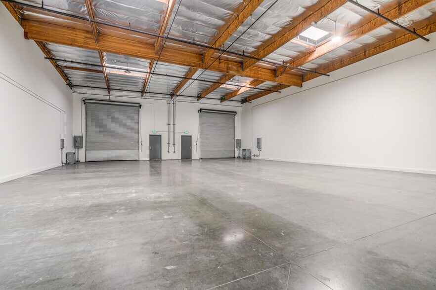 More Photos Of 12711 Ramona Blvd, Baldwin Park Warehouse For Lease