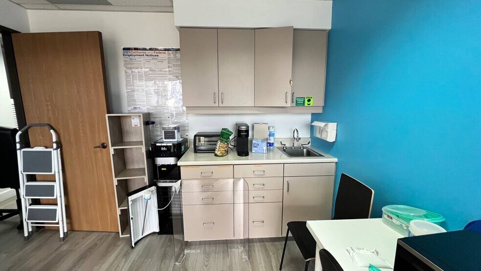 More Photos Of 44215 15th St W, Lancaster Medical For Sale