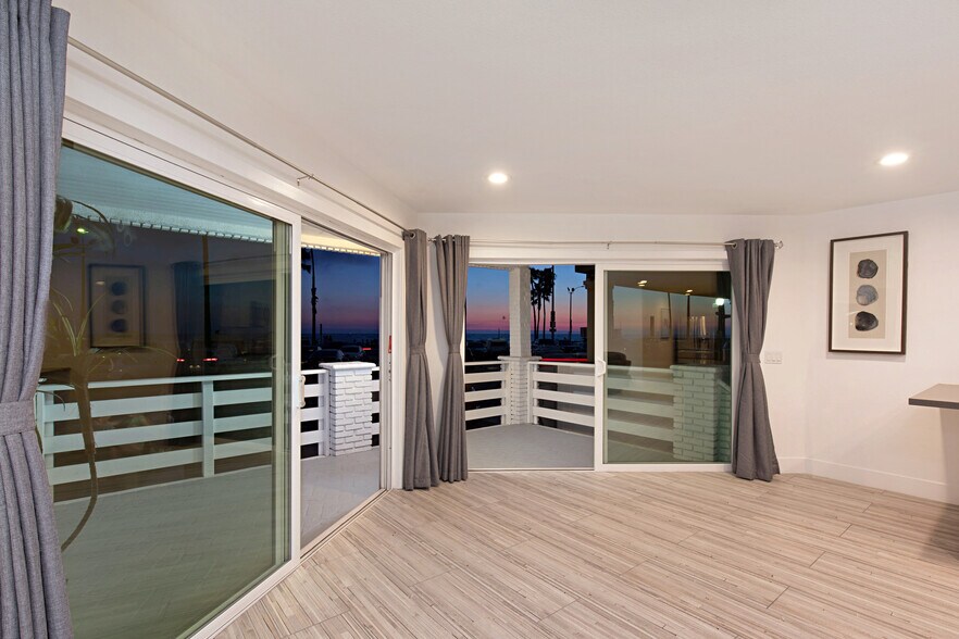 More Photos Of 2212 W Oceanfront, Newport Beach Multifamily For Sale