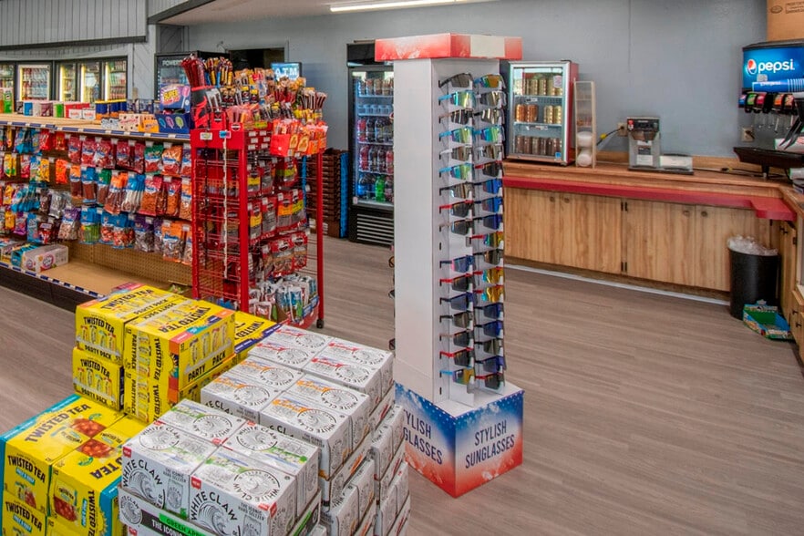 More Photos Of 7950 Wire Rd, Zephyrhills Service Station For Sale