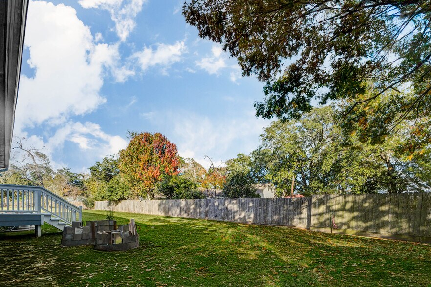 More Photos Of 1324 Avenue D, Katy Medical For Sale