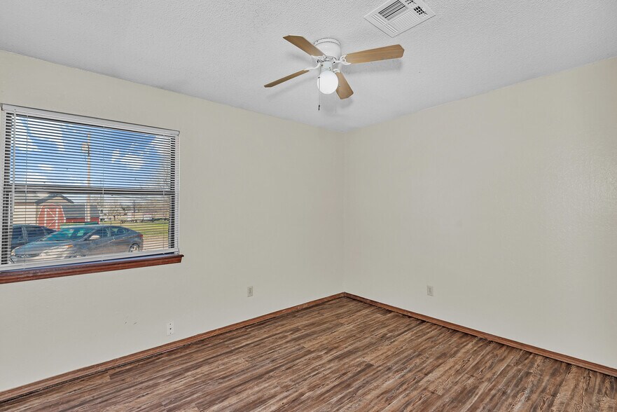 More Photos Of 210 NW North St, Minco Apartments For Sale