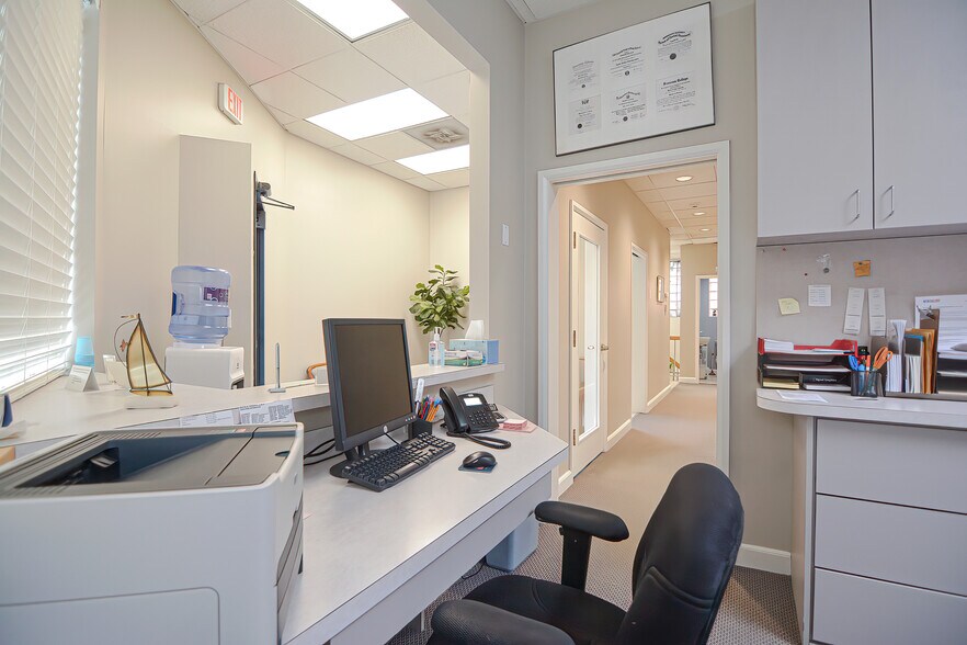 More Photos Of 49-51 Holland St, Somerville Storefront Retail Office For Lease