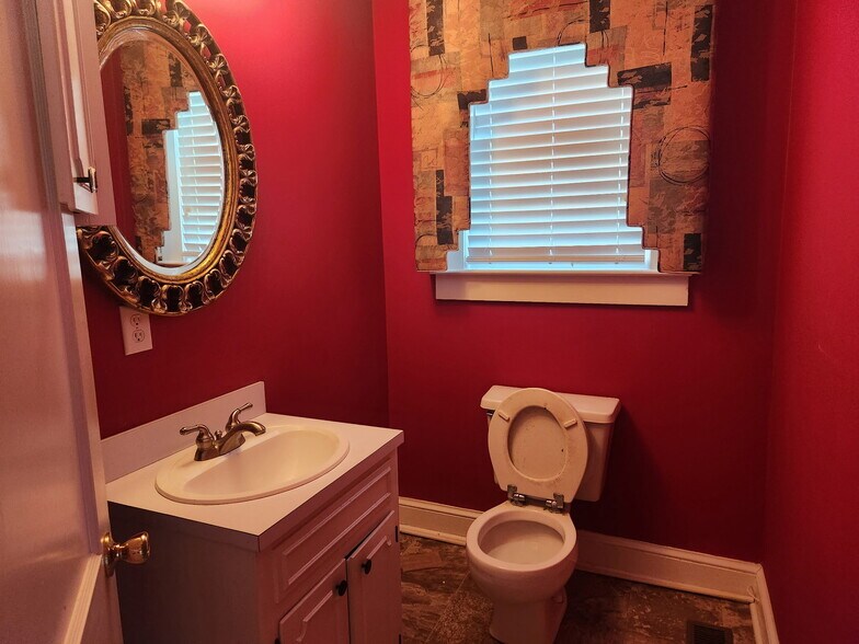 More Photos Of 302 N White St, Lancaster Office For Lease