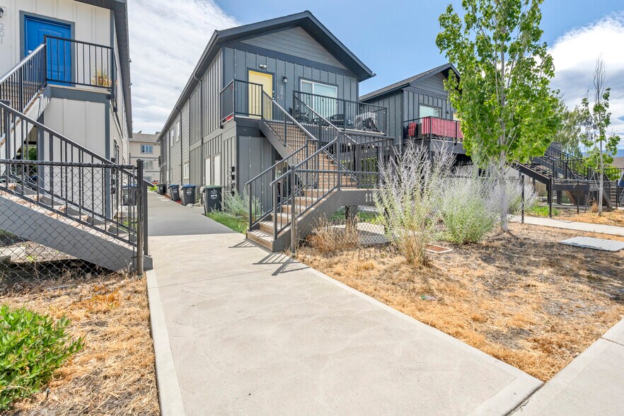 More Photos Of 116 Calgary Av, Penticton Apartments For Sale