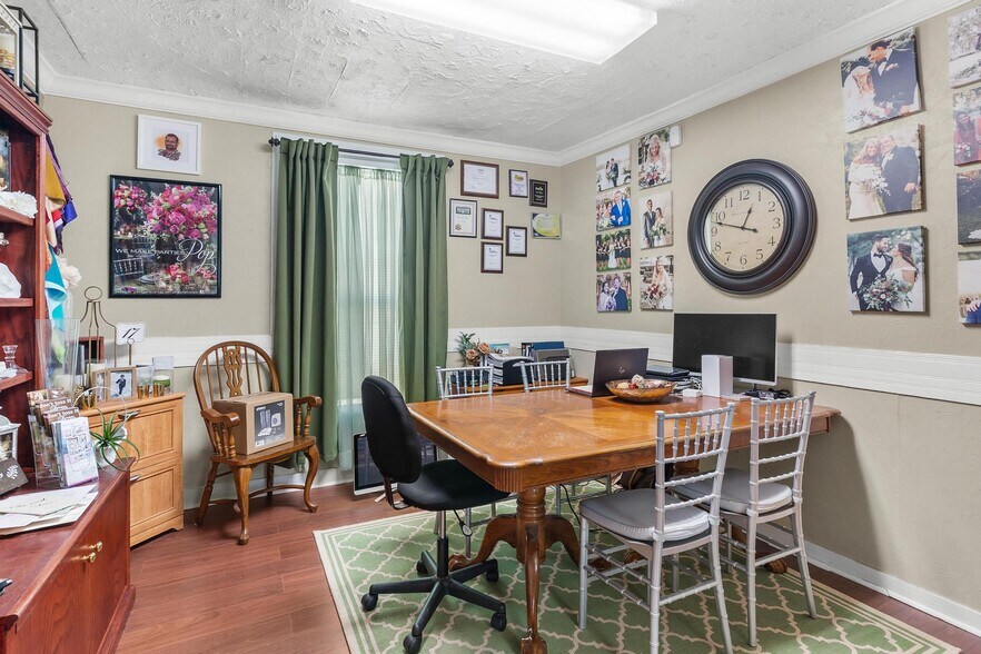 More Photos Of 1024 W Main St, Leesburg Storefront Retail Residential For Sale