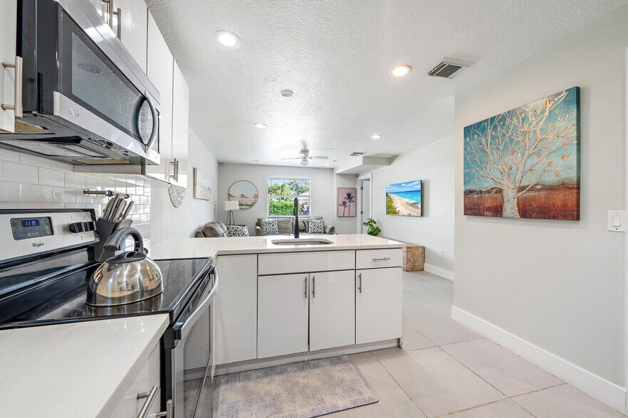 More Photos Of 940 Charles St, West Palm Beach Multifamily For Sale