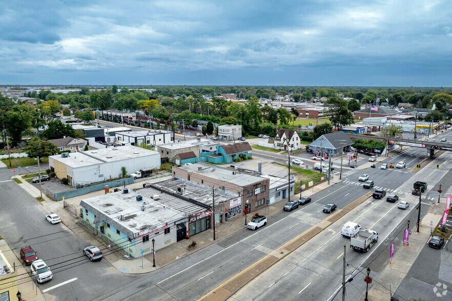 More Photos Of 1913 Deer Park Ave, Deer Park Office For Sale