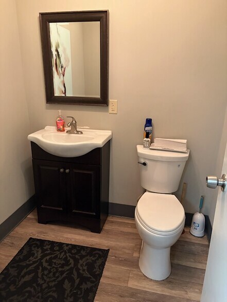 More Photos Of 2805 Singleton St, Rowlett Distribution For Lease