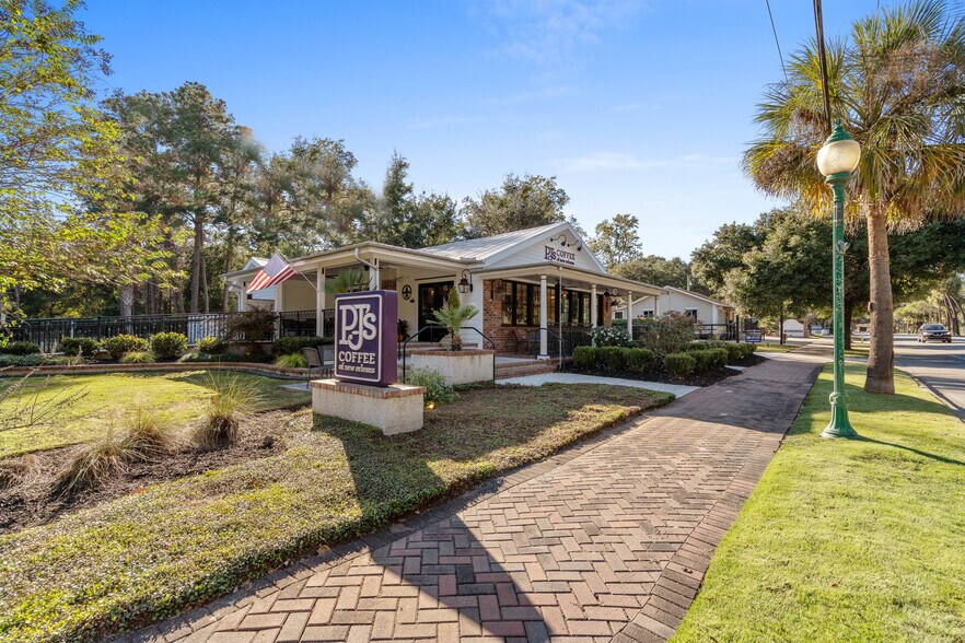 Primary Photo Of 8026 E Main St, Ridgeland General Retail For Sale