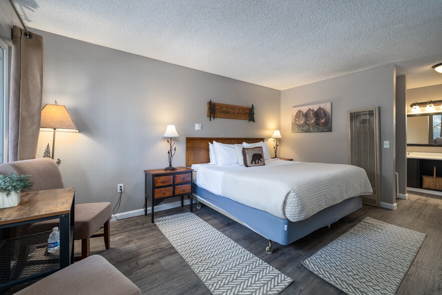 More Photos Of 1072 Ski Run Blvd, South Lake Tahoe Hotel For Sale