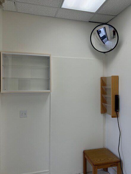 More Photos Of 22119 Sherman Way, Canoga Park Office For Lease