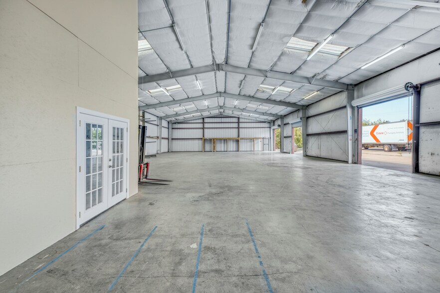 More Photos Of 5238 Evers Rd, San Antonio Warehouse For Sale