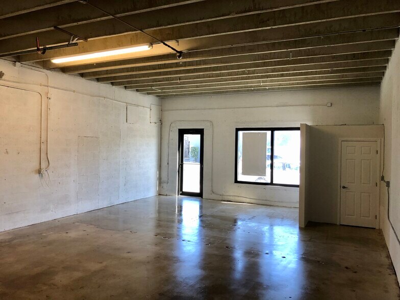 More Photos Of 1211 Okeechobee Rd, West Palm Beach Flex For Lease