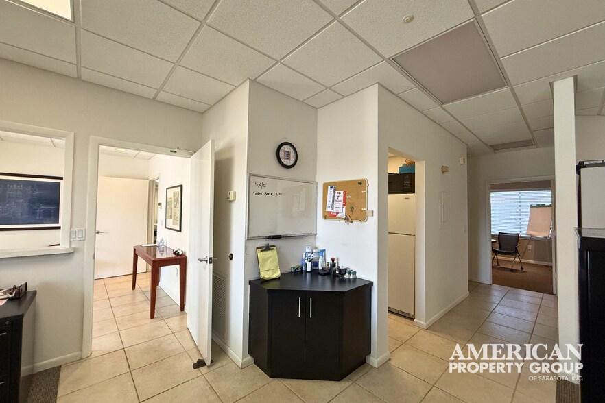 More Photos Of 7085 S Tamiami Trl, Sarasota Office For Sale
