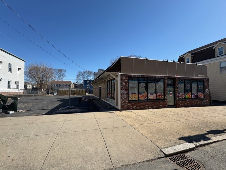 More Photos Of 100-102 Boston St, Salem Restaurant For Lease