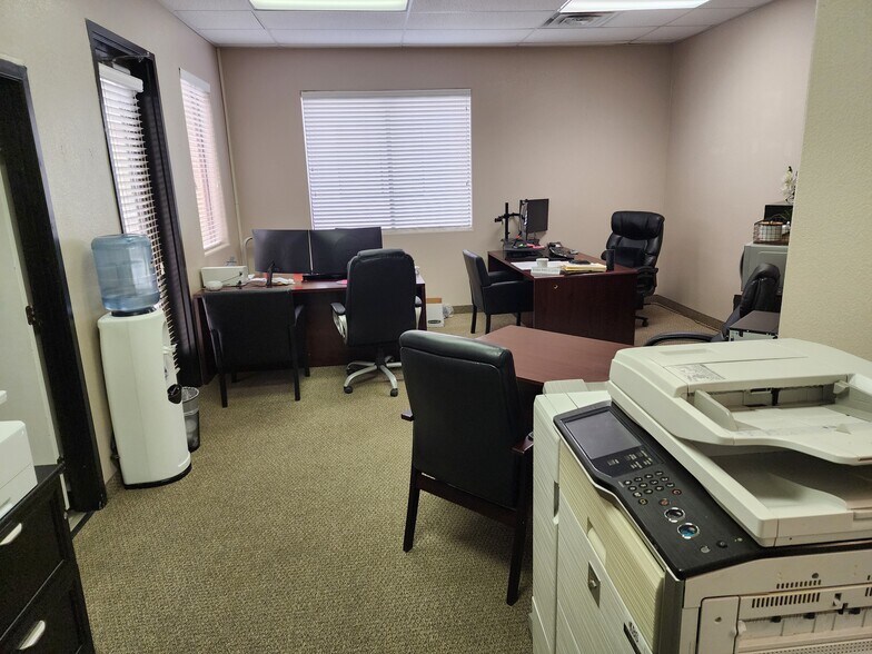 More Photos Of 8867 W Flamingo Rd, Las Vegas Office For Sale