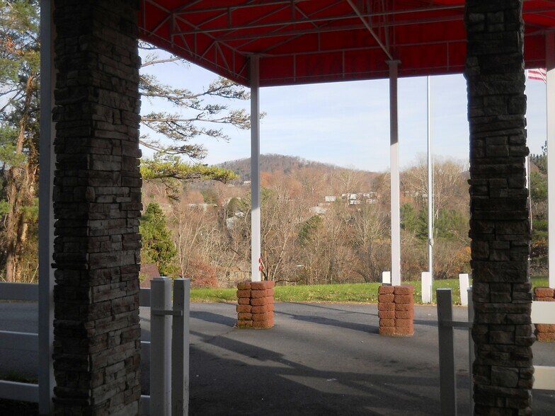 More Photos Of 30 Dalea Dr, Asheville Specialty For Sale