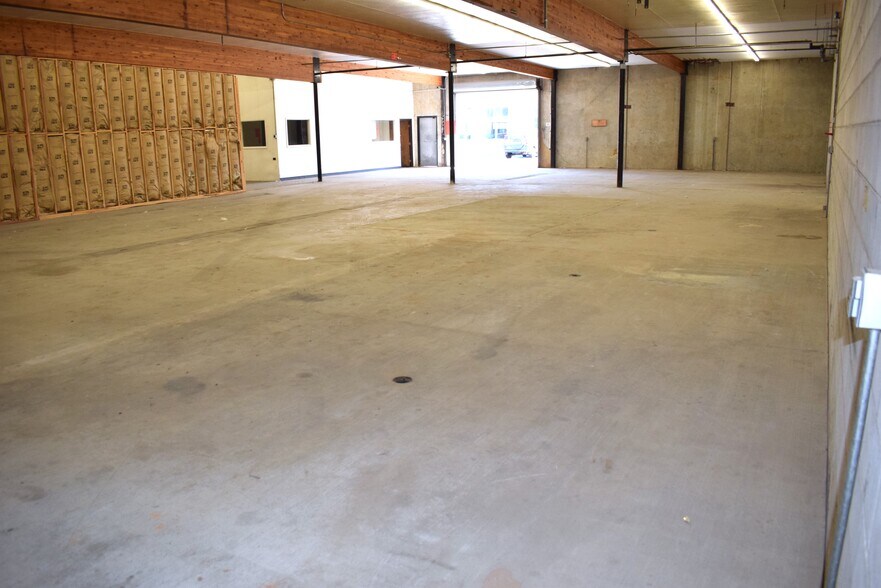 More Photos Of 613 Pacific Ave S, Kelso Distribution For Lease