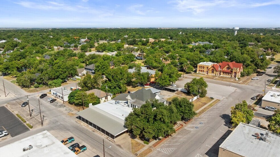 More Photos Of 503 Talbot St, Taylor Funeral Home For Sale