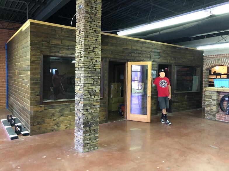 More Photos Of 1727 S Agnew Ave, Oklahoma City Service For Lease