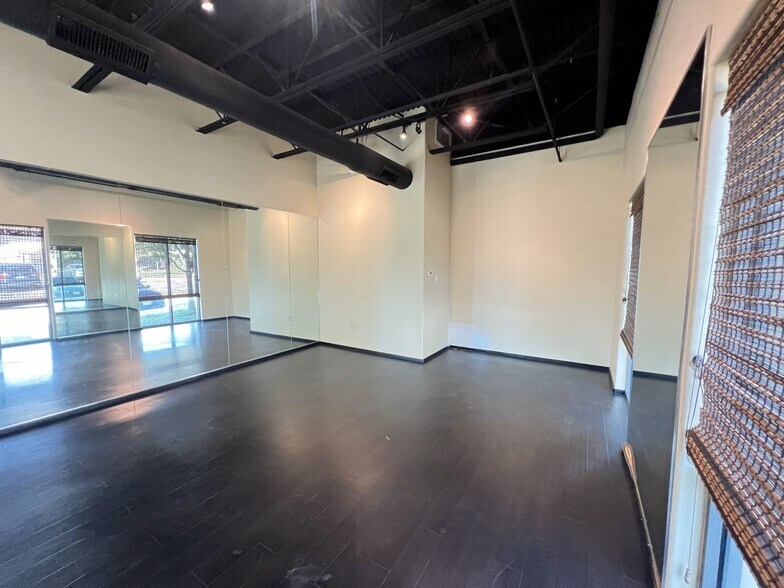 More Photos Of 300 Beardsley Ln, Austin Medical For Lease