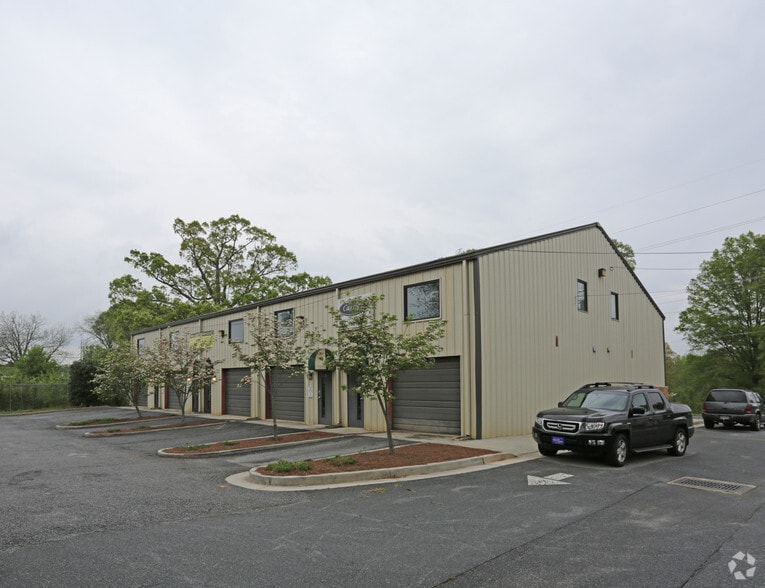 Primary Photo Of 367 N Clarendon Ave, Scottdale Light Distribution For Lease