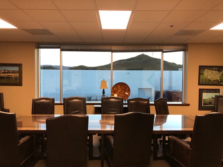 More Photos Of 28875 Industry Dr, Valencia Warehouse For Lease