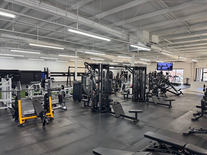 More Photos Of 235 N Central Expy, Richardson Freestanding For Sale