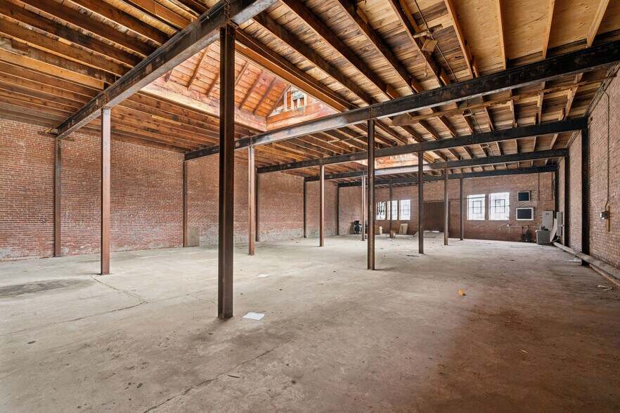 More Photos Of 10-28 N Guthrie Ave, Tulsa Manufacturing For Sale