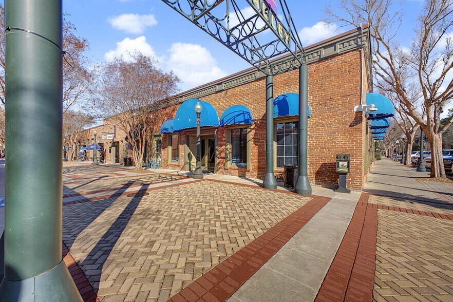 More Photos Of 200-210 The Aly, Aiken Coworking Space