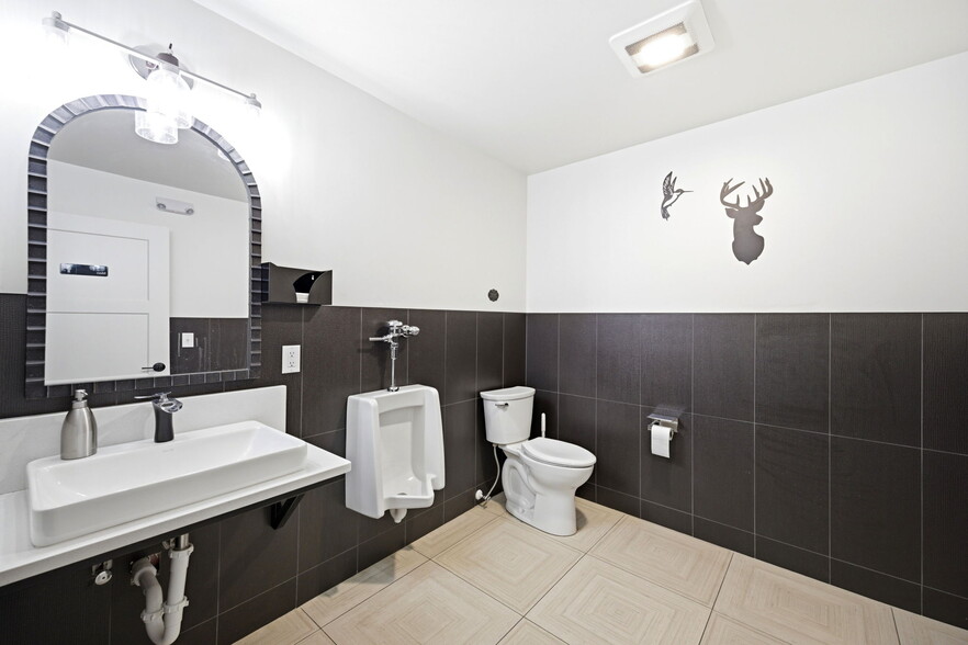 More Photos Of 326 SE Douglas St, Lees Summit Office For Sale