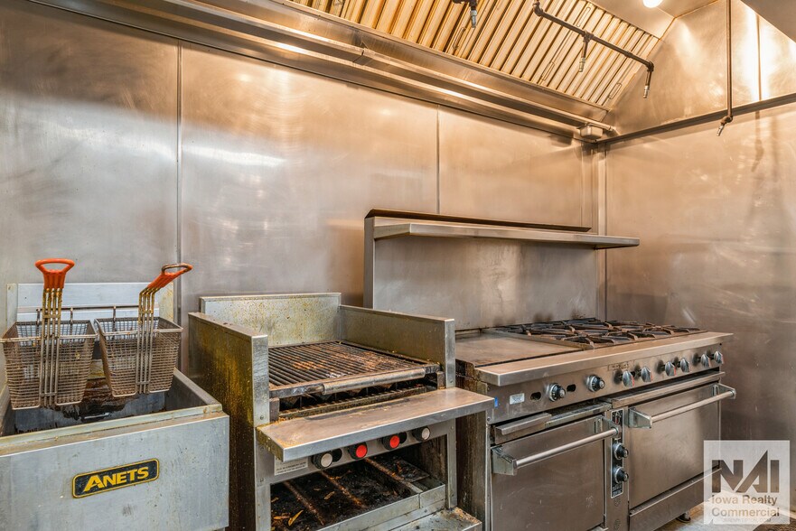 More Photos Of 115 E Main St, Coggon General Retail For Sale