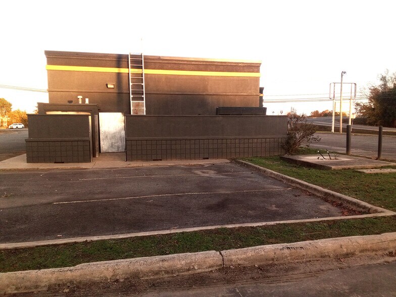 More Photos Of 1207 N Church St, Atkins Fast Food For Sale