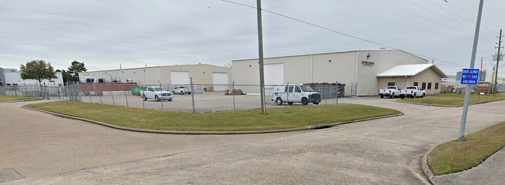 More Photos Of 5325 Hiltonview Rd, Houston Warehouse For Lease