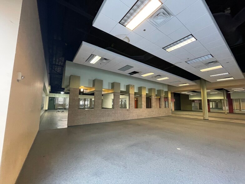 More Photos Of 7759 W Bell Rd, Peoria Storefront For Lease