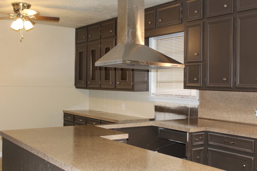 More Photos Of 5605 George Bush Dr, Katy Medical For Lease