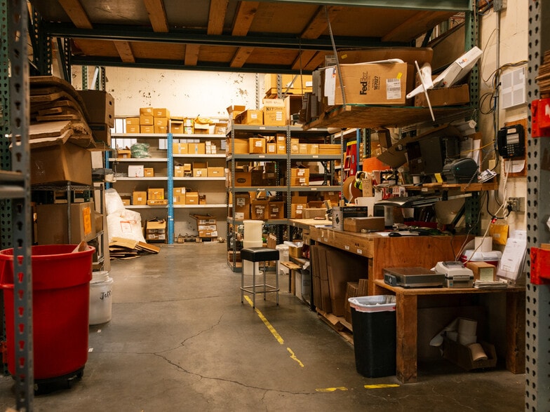 More Photos Of 212-234 SE 12th Ave, Portland Warehouse For Sale