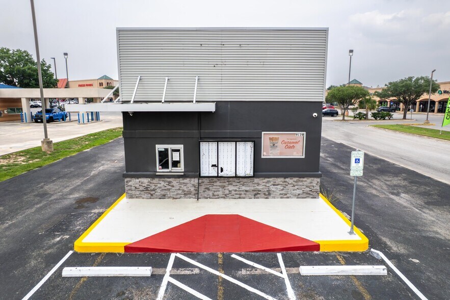 More Photos Of 9139 Grissom Rd, San Antonio General Retail For Lease
