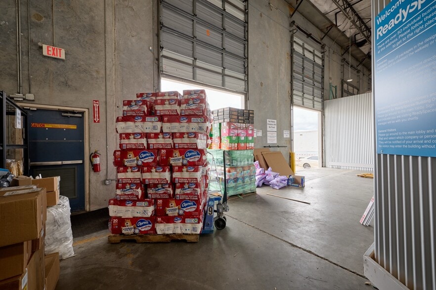 More Photos Of 2507 Investors Row, Orlando Distribution For Lease