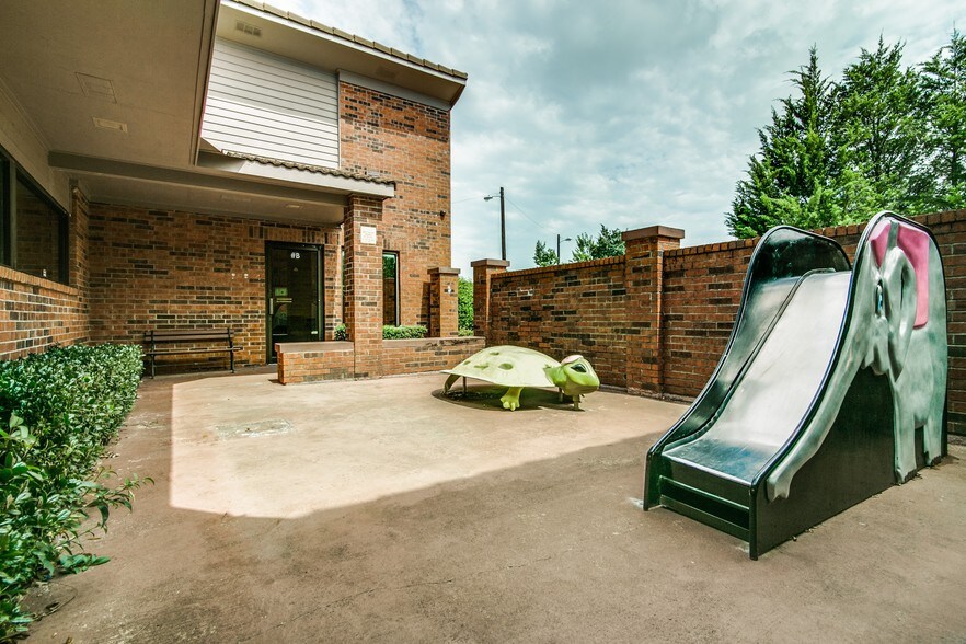 More Photos Of 2231 Peggy Ln, Garland Medical For Sale